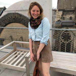 Meet your Posher, Adrienne